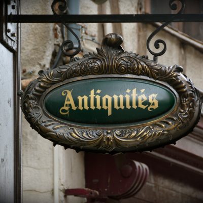 antiques-3697989_1920